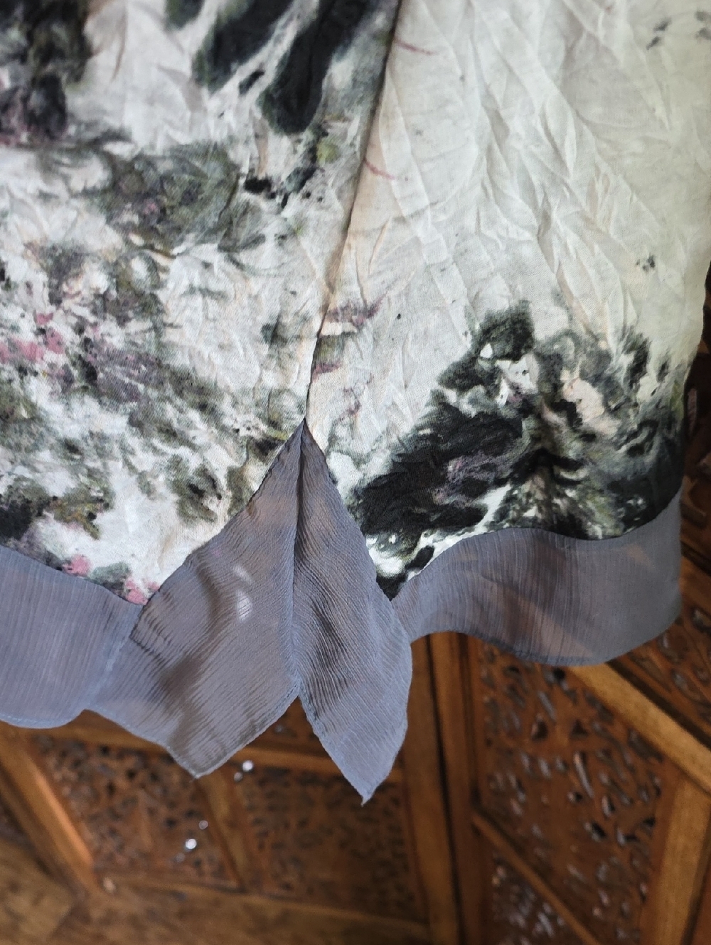 Simply Vera Vera Wang Black and Gray Tie-Dye Short Sleeve Top - Picture 5 of 6
